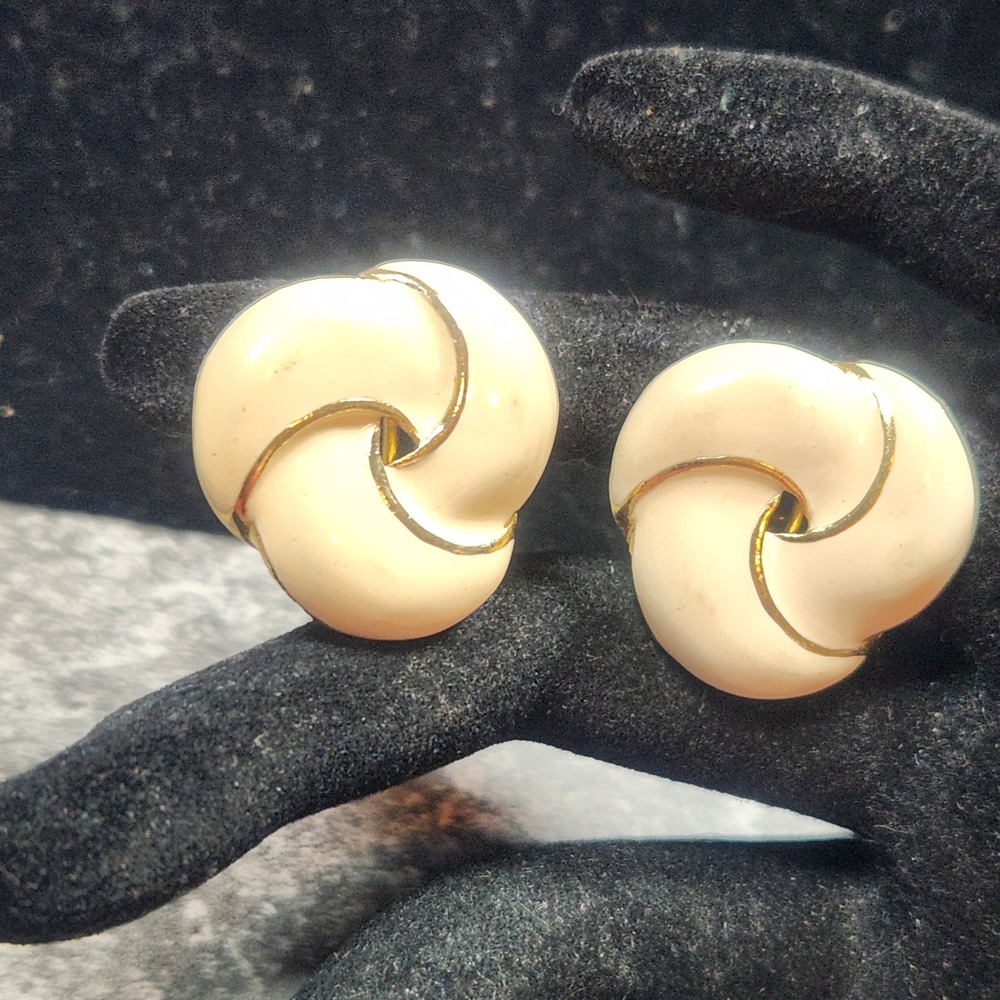 Vintage Cream Enamel Gold Tone Swirl Knot Clip On Earrings Statement 1 Inch